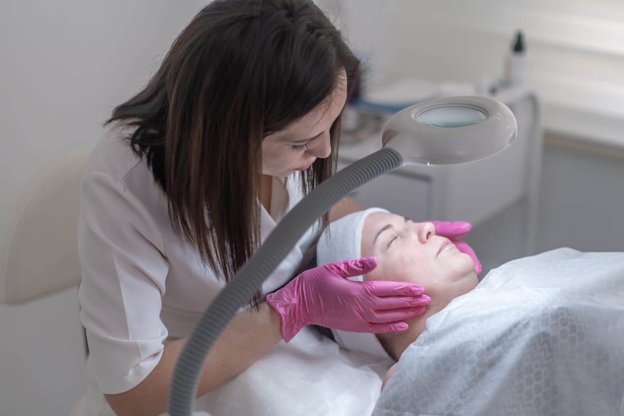 Customized Skin Analysis and Treatment