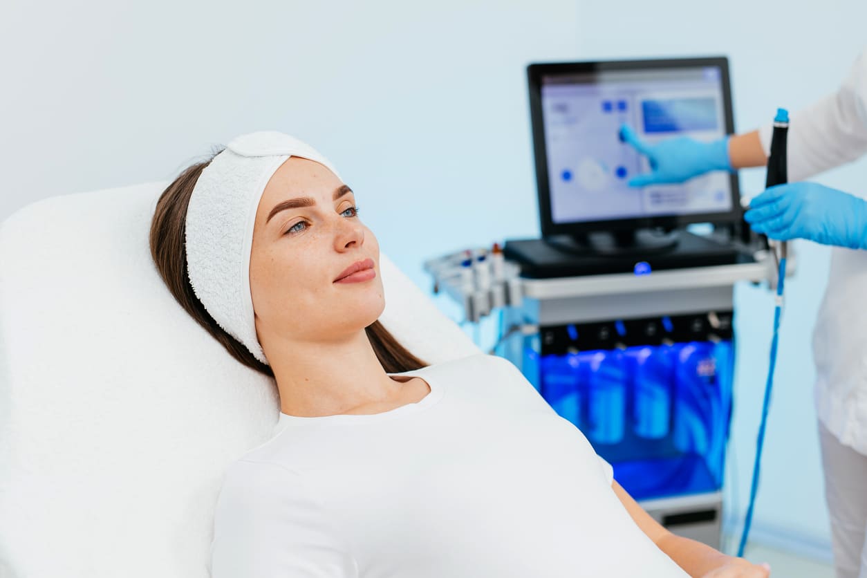 aesthetician student hydrafacial training machine