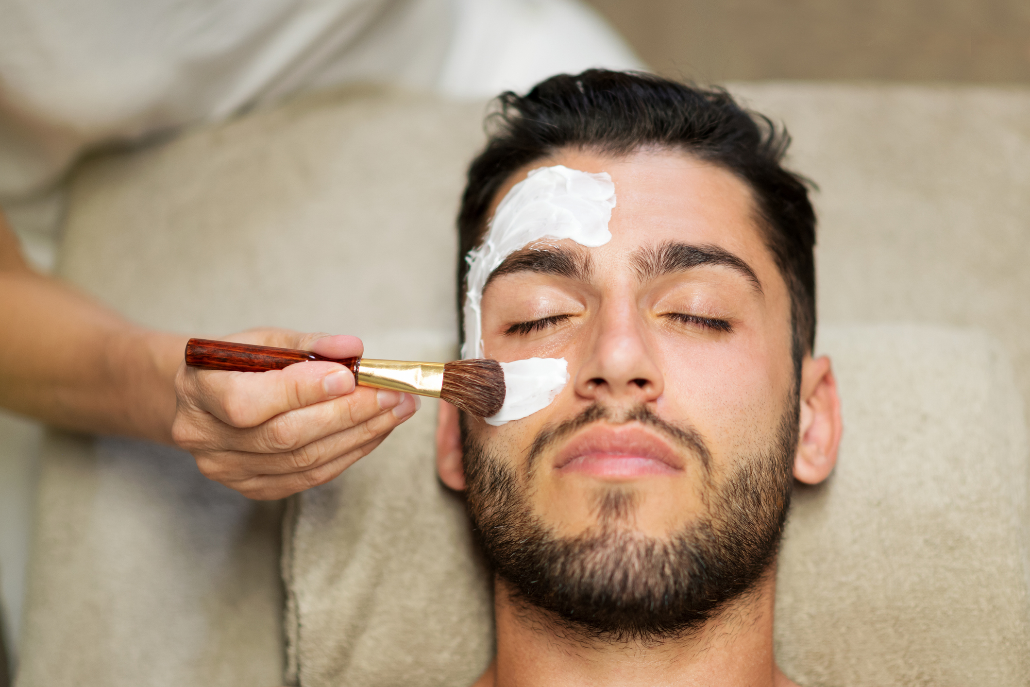 Men’s Signature Facials: Why Deep Cleansing is Essential for Everyone